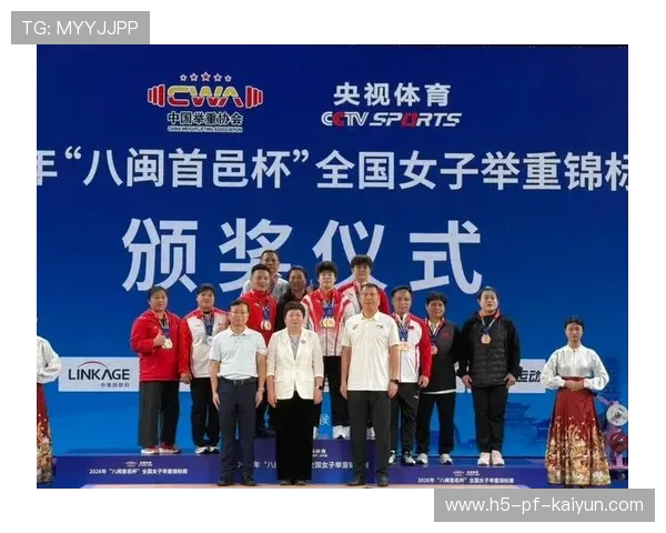 中国举重青年选手在训练营中成绩突飞猛进 中国举重青年选手在训练营中成绩突飞猛进